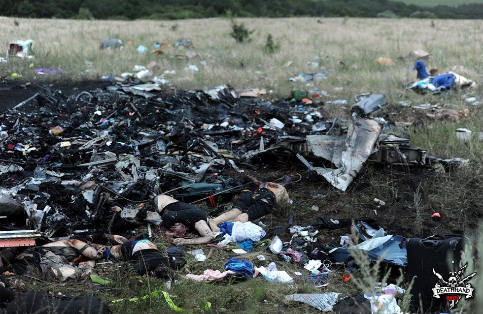 malaysia-airliner-shot-down-bodies-2-Donetsk-UA-jul17-14.jpg