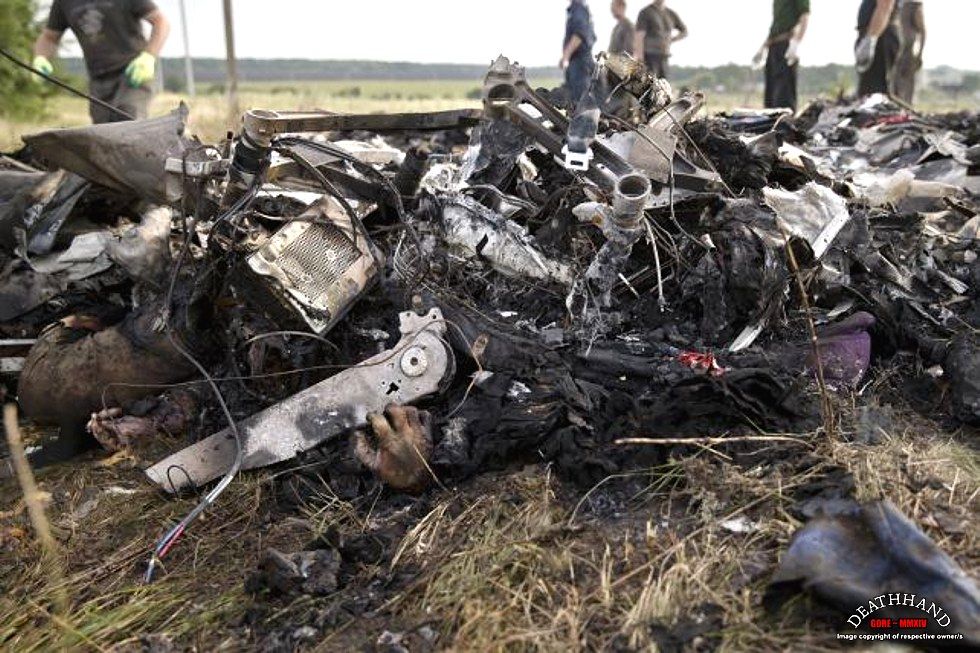 malaysia-airliner-shot-down-bodies-52-Donetsk-UA-jul17-14.jpg
