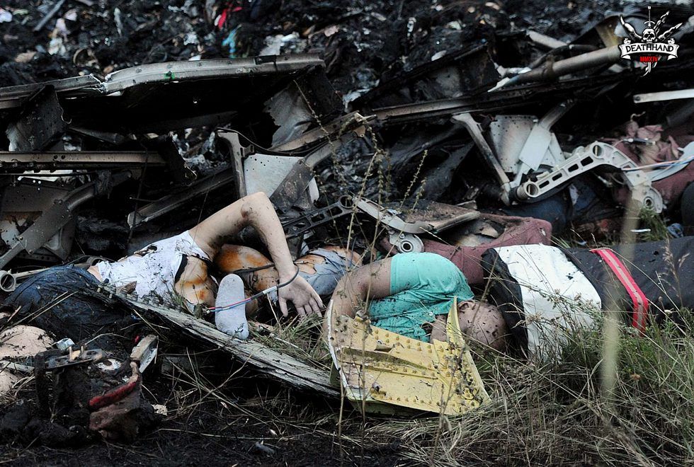 malaysia-airliner-shot-down-bodies-6-Donetsk-UA-jul17-14.jpg