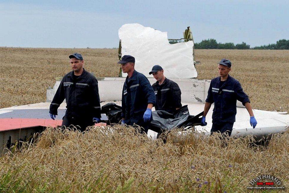 malaysia-airliner-shot-down-body-search-3-Donetsk-UA-jul17-14.jpg