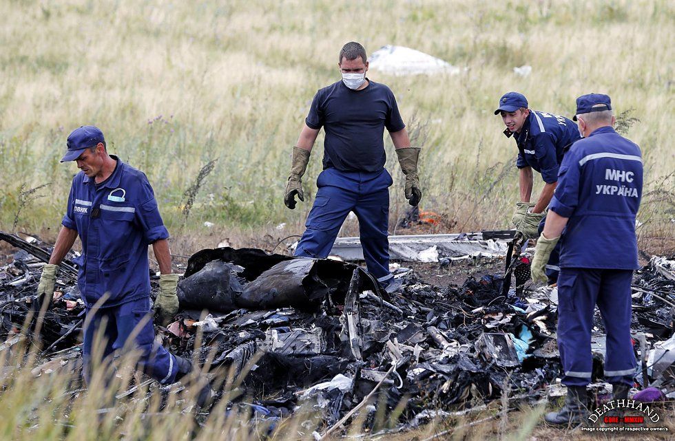 malaysia-airliner-shot-down-body-search-7-Donetsk-UA-jul17-14.jpg