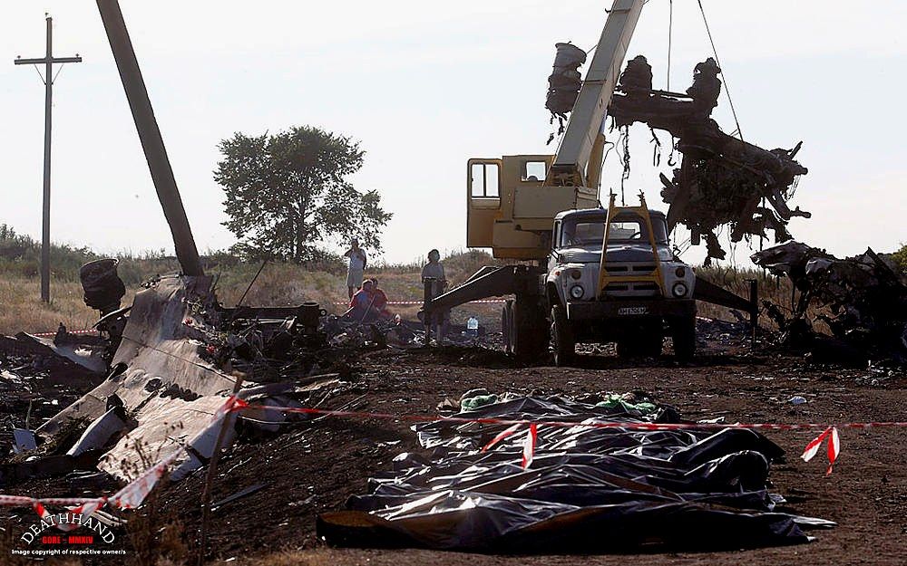 malaysia-airliner-shot-down-wreck-removal-2-Donetsk-UA-jul17-14.jpg