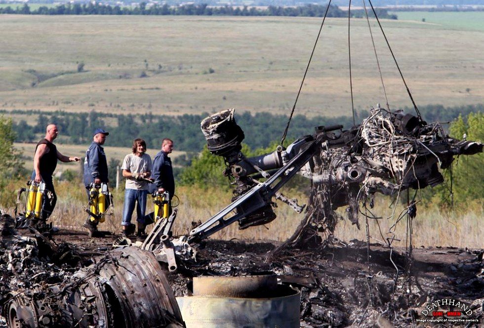 malaysia-airliner-shot-down-wreck-removal-3-Donetsk-UA-jul17-14.jpg