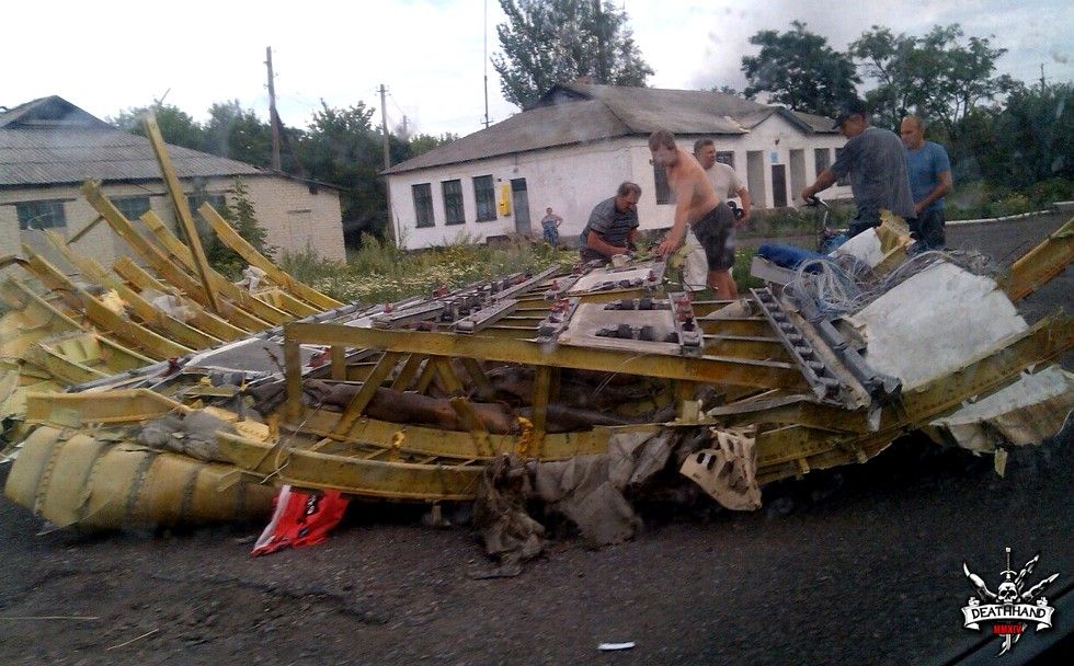 malaysia-airliner-shot-down-wreckage-18-Donetsk-UA-jul17-14.jpg