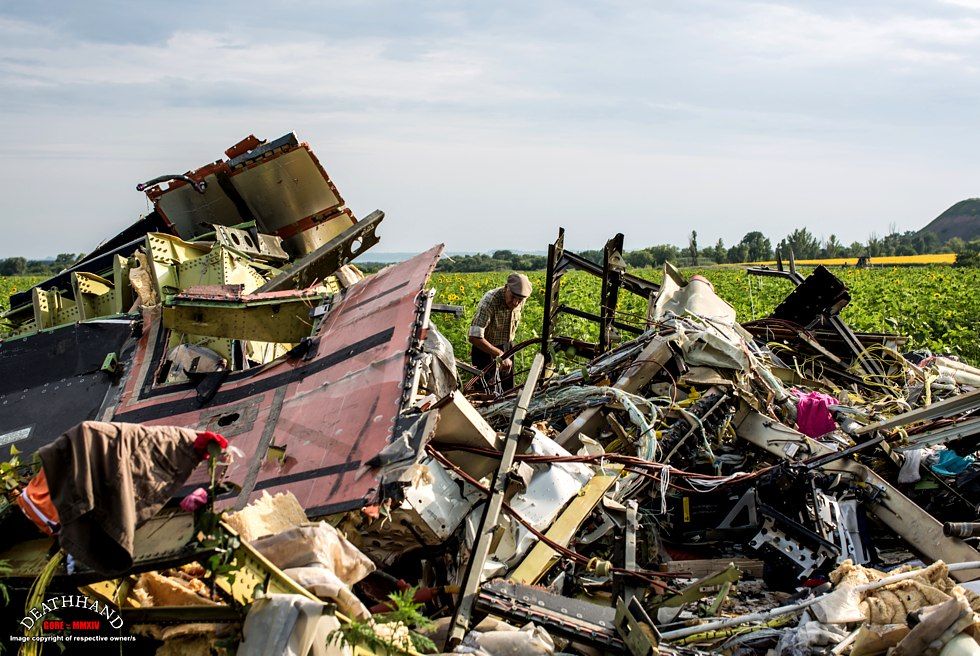 malaysia-airliner-shot-down-wreckage-33-Donetsk-UA-jul17-14.jpg