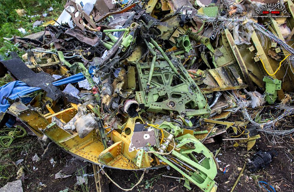 malaysia-airliner-shot-down-wreckage-42-Donetsk-UA-jul17-14.jpg