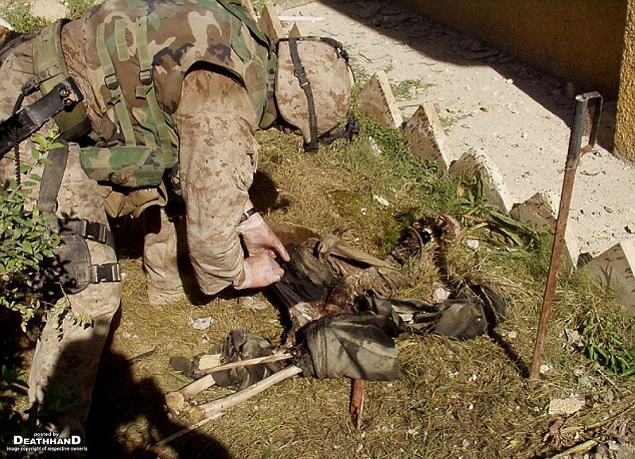 marines-burn-bodies-2-Fallujah-IR-2004.jpg