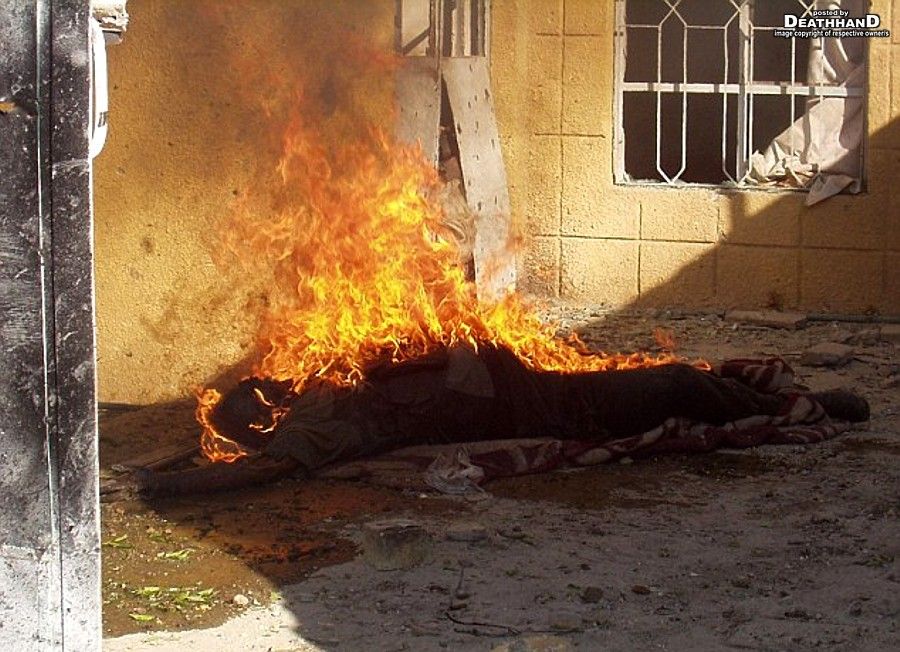 marines-burn-bodies-5-Fallujah-IR-2004.jpg