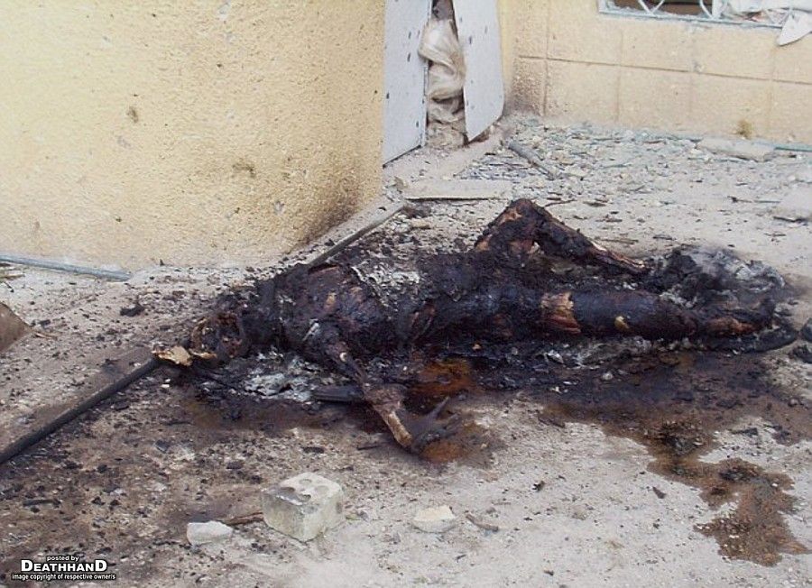 marines-burn-bodies-6-Fallujah-IR-2004.jpg