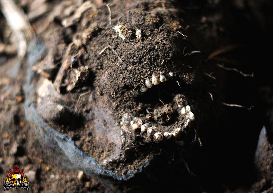 mass-graves-exhumed-civil-war16-Guatemala-1980s.jpg