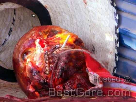 mexican-drug-cartel-torture-two-men-peel-skinned-face-off-while-alive-03.webp