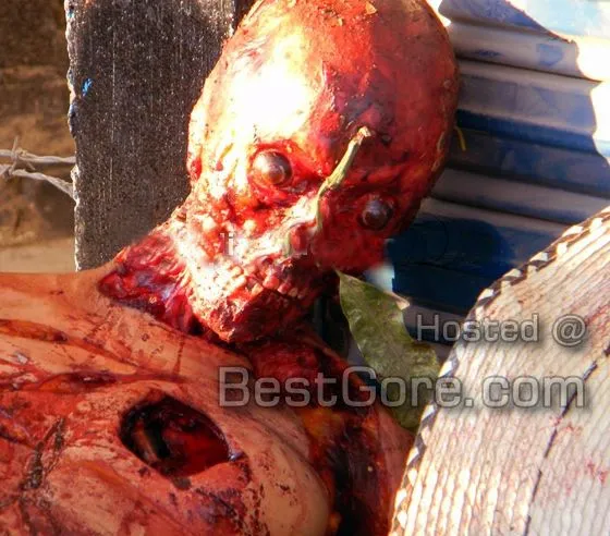 mexican-drug-cartel-torture-two-men-peel-skinned-face-off-while-alive-04.webp