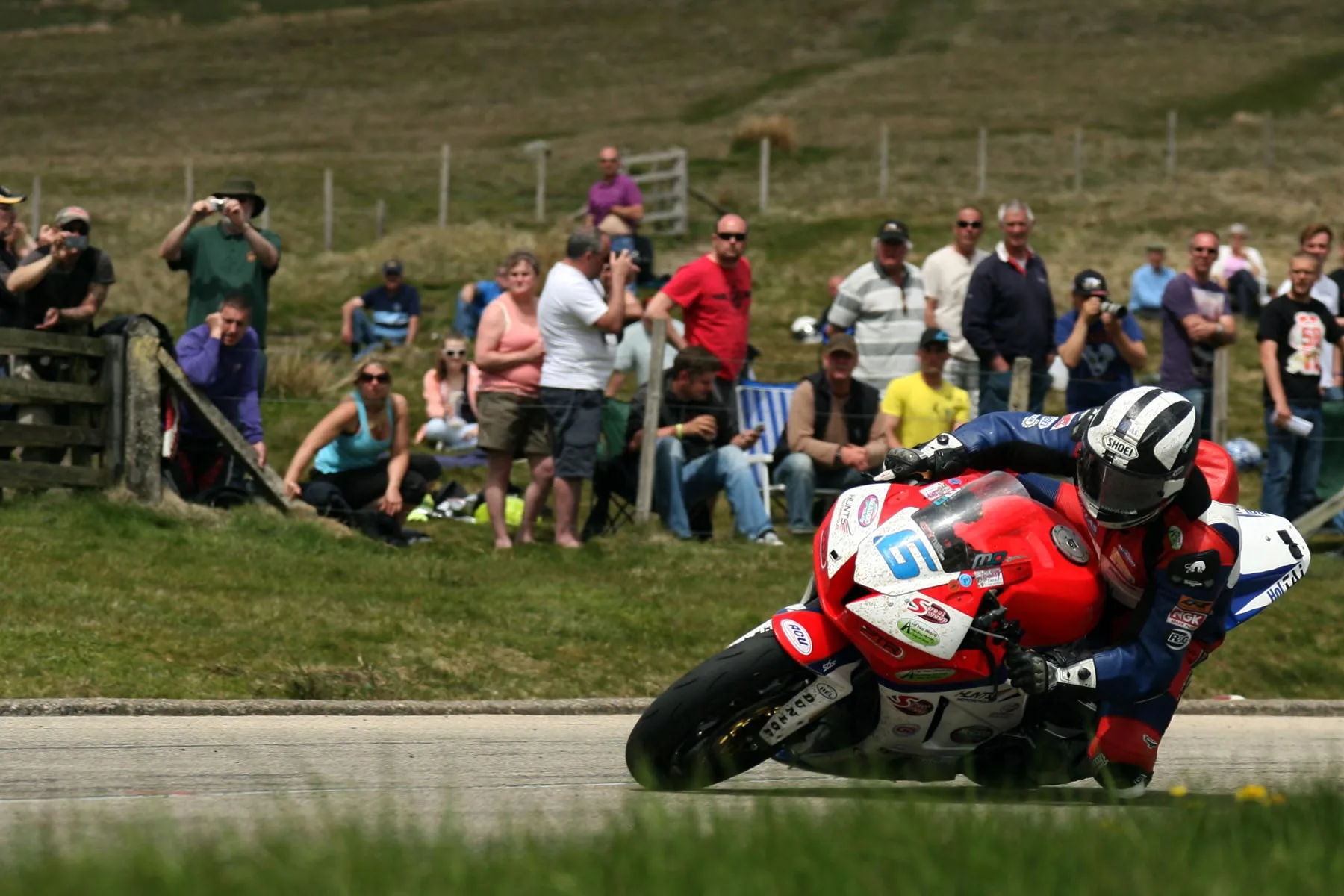 michael-dunlop-isle-of-man-tt-supersport-track-wallpaper.webp