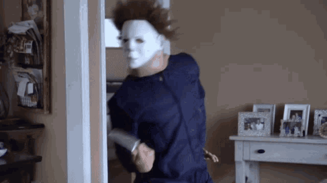 michael-myers-practicing-my-stabbing.gif