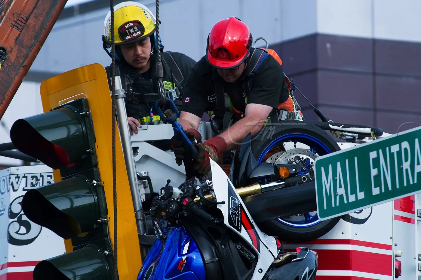 Motorcyclist crashes into car, bike ends up dangling from traffic lights, rider was injured 5...webp