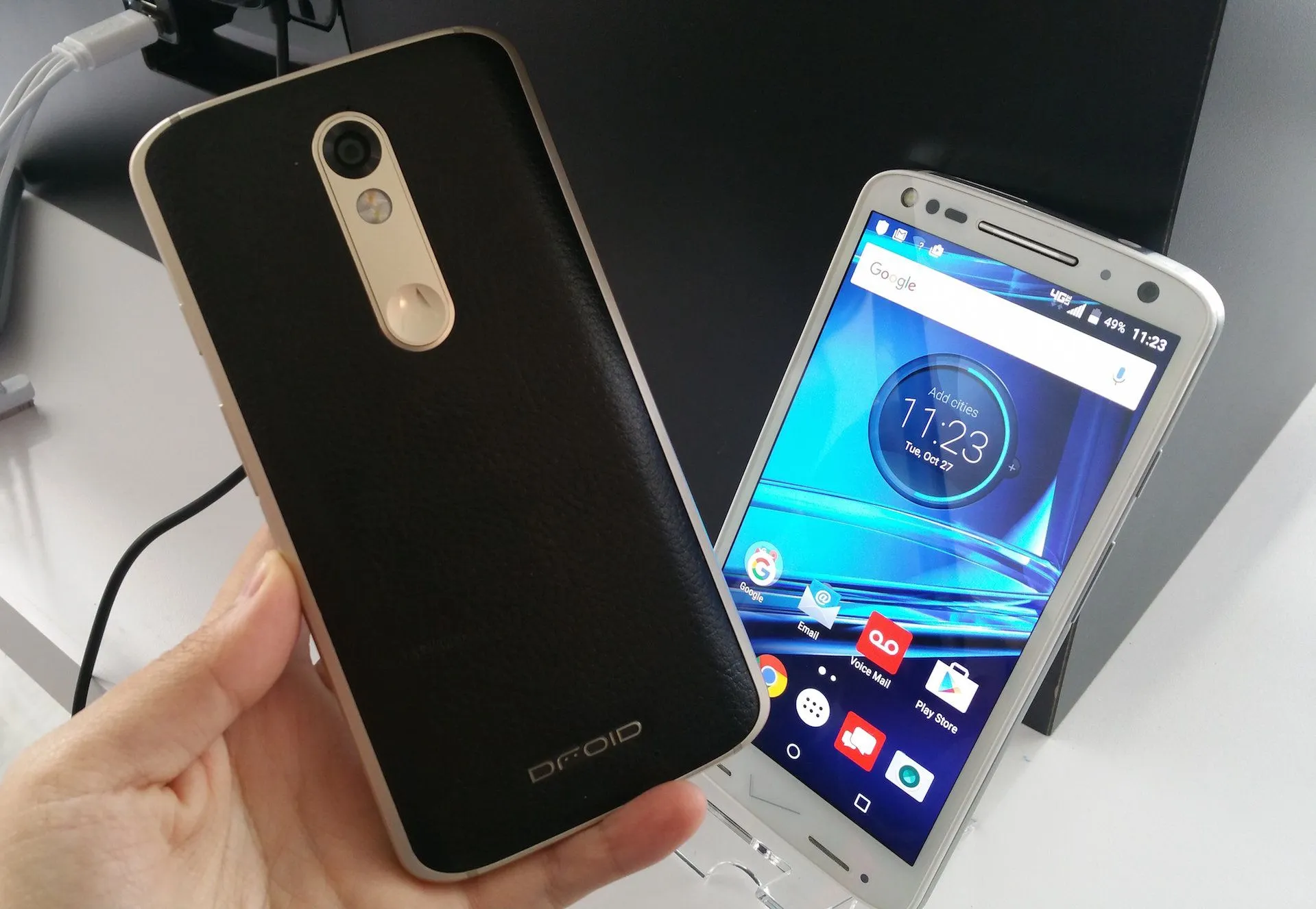 Motorola-Droid-Turbo-2.webp
