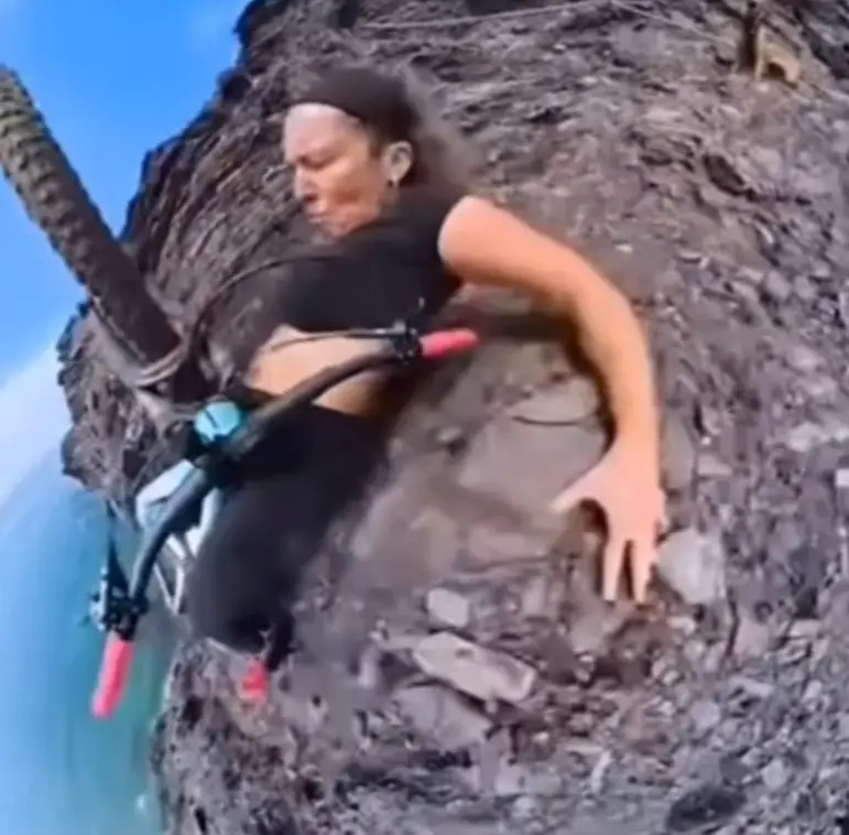 mountainbike woman .webp