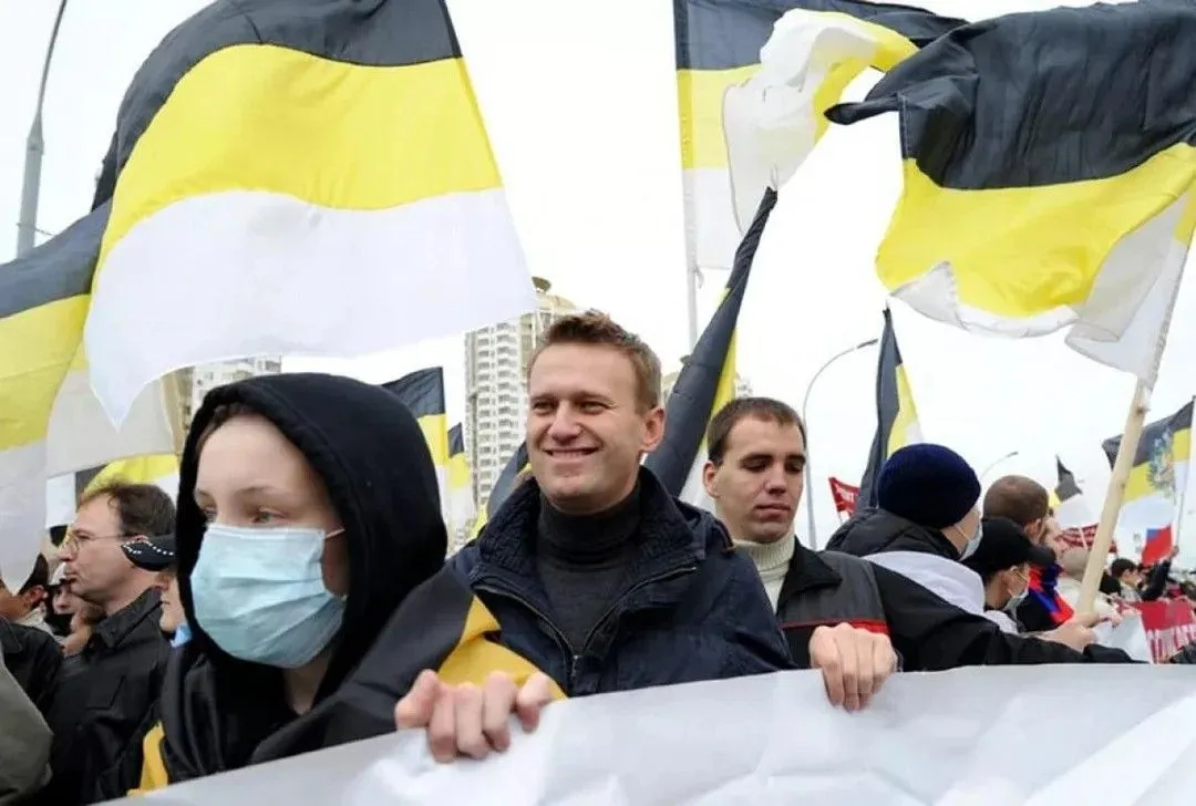 navanly-taking-part-in-the-parade-of-russian-march-an-ultra-v0-1y3rc4fzncjc1-ezgif.com-webp-to...jpg