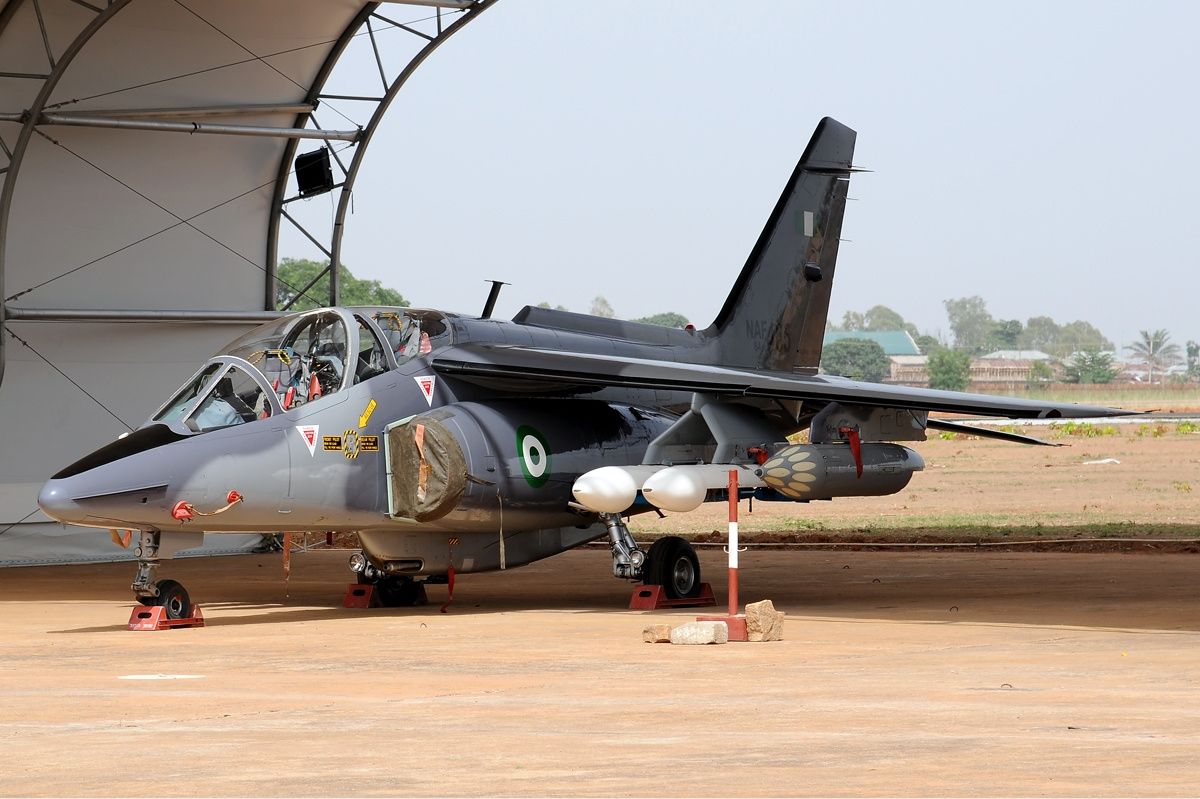 Nigerian_Air_Force_Dassault-Dornier_Alpha_Jet_Iwelumo-2.jpg