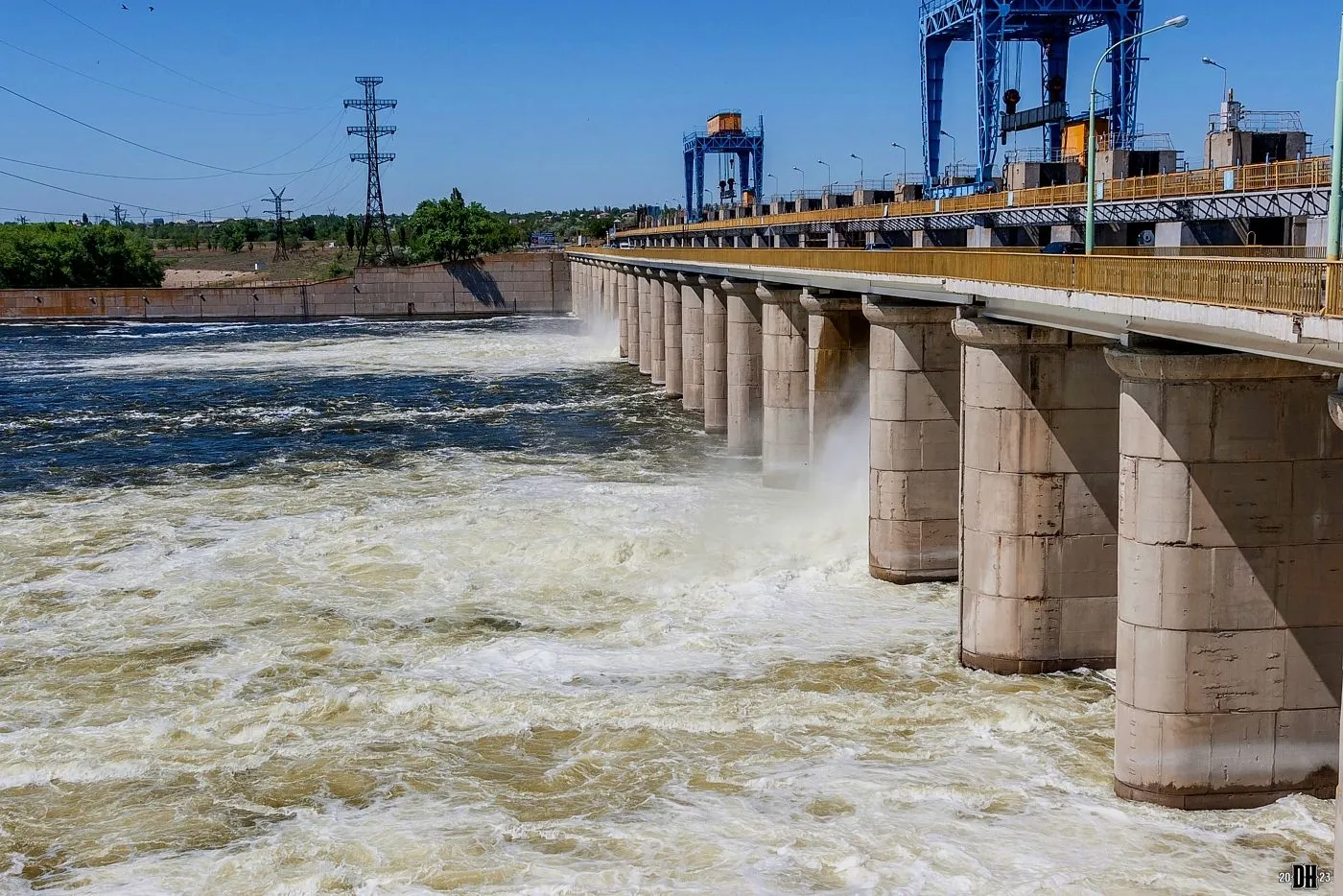 Nova Kakhovka hydro-electric dam - undated.jpg