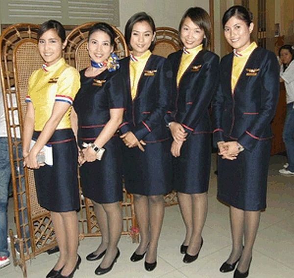 onetwogo_stewardesses.jpg