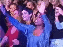 oprah-winfrey-waving.gif