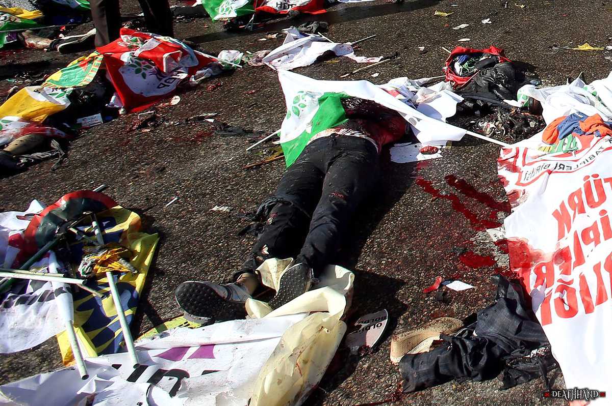 over-100-dead-twin-suicide-bombings-at-peace-rally-36-Ankara-TU-oct-10-15.jpg