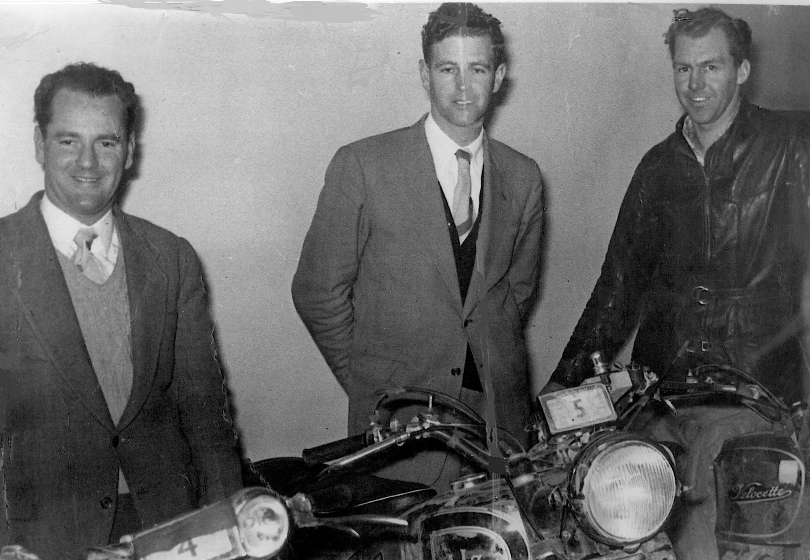P & Rs1954 Castrol 5 day trial team,B.Lemon,D.Williams,A.Burt-1a.webp