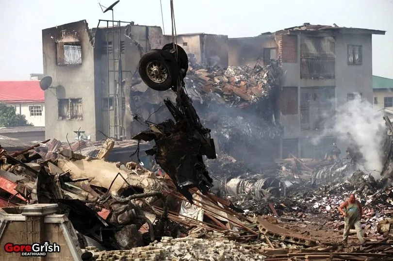 passenger-plane-crash1-Lagos-Nigeria-jun3-12.webp