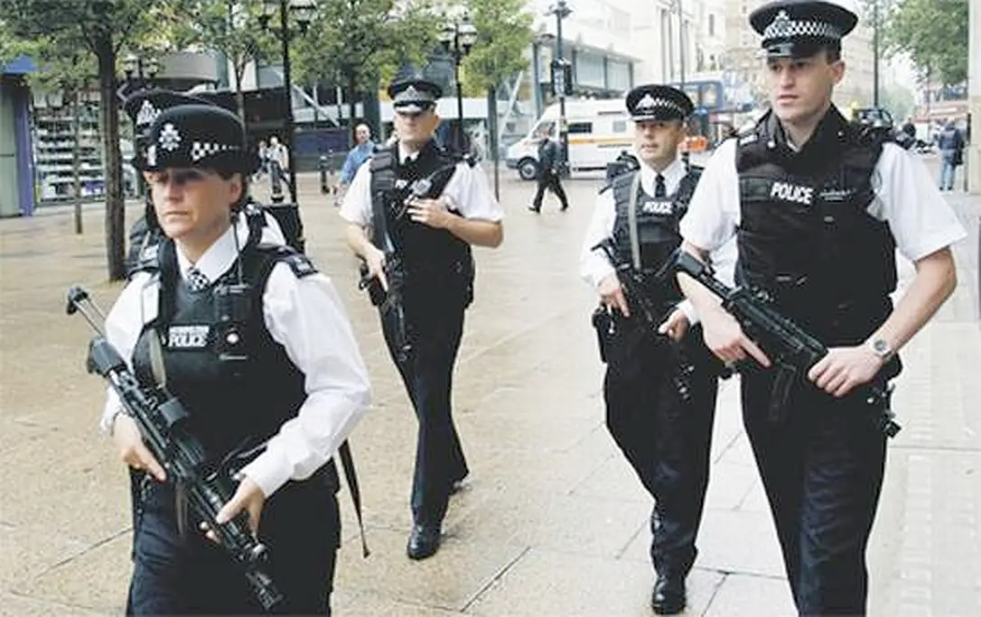 Police England armed.webp