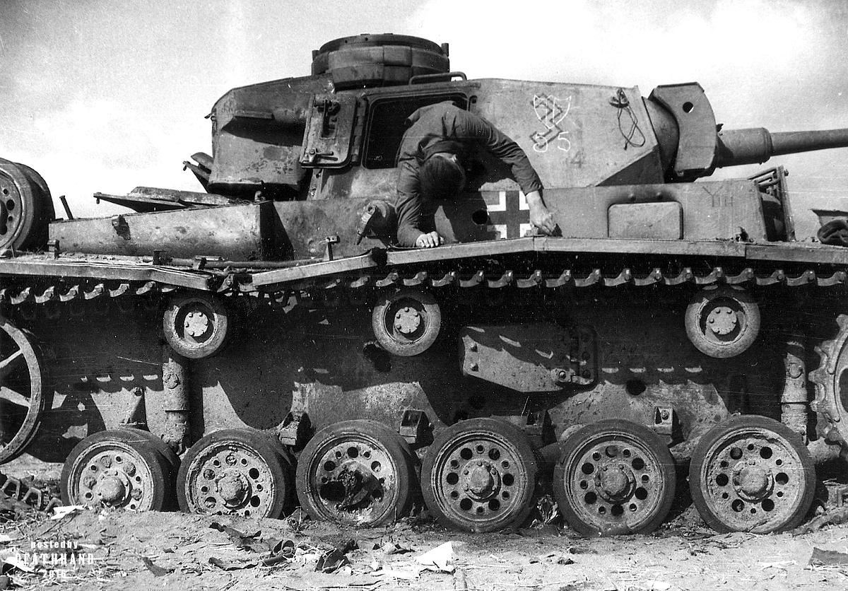 Pz Kpfw III 10th Panzer Division Medenine Tunisia.jpg