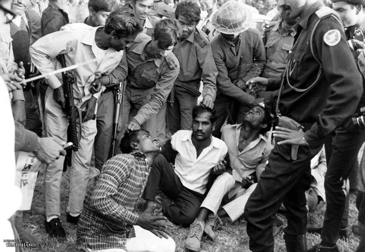 rebeldes-baioneta-cinco-homens-acusados-traidores-a-morte-1-Dacca-BD-dec-18-1971.jpg