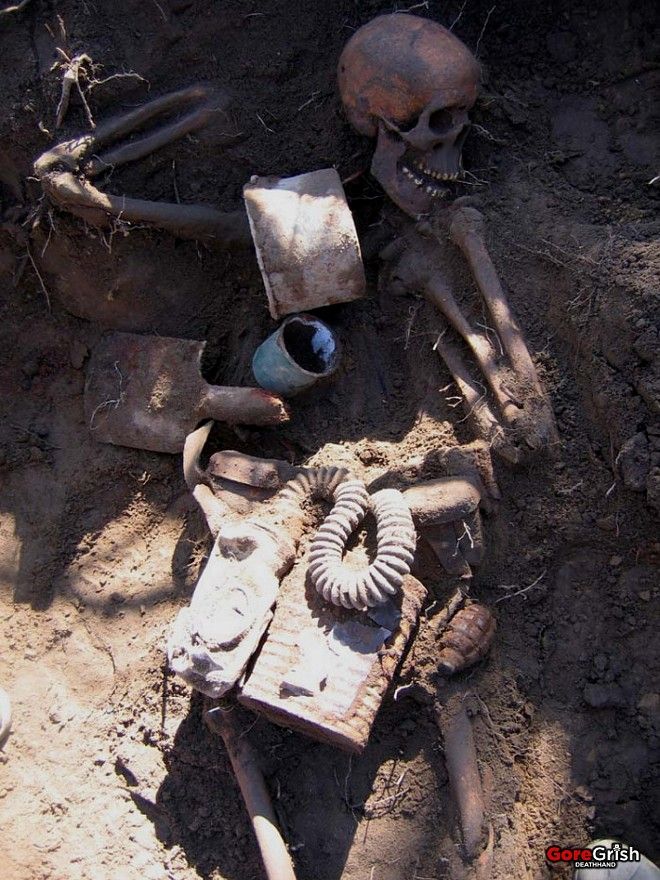 remains-of-9-german-soldiers-excavated12-Belgium.jpg