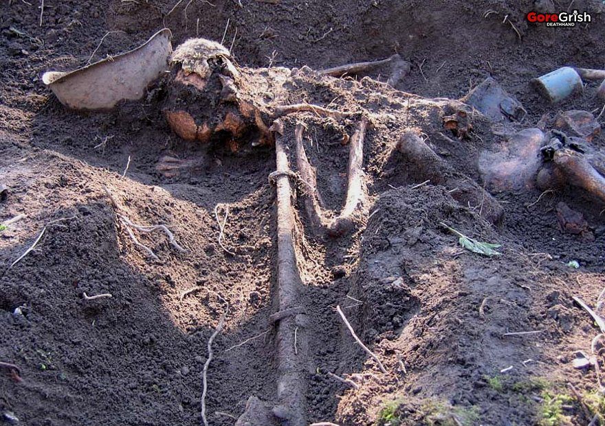 remains-of-9-german-soldiers-excavated14-Belgium.jpg