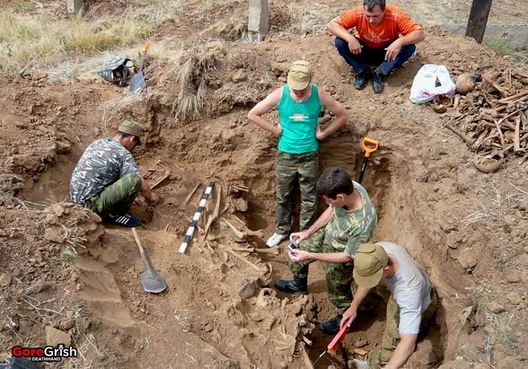 remains-of-9-german-soldiers-excavated2-Belgium.jpg