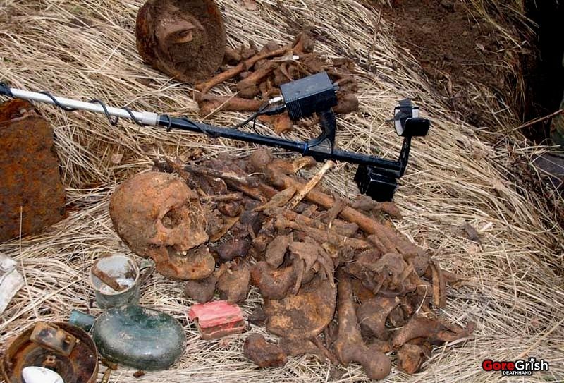 remains-of-9-german-soldiers-excavated9-Belgium.jpg