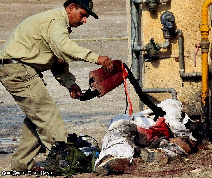 removing-suicide-jacket-dead-attacker-Lahore-oct15-09.jpg