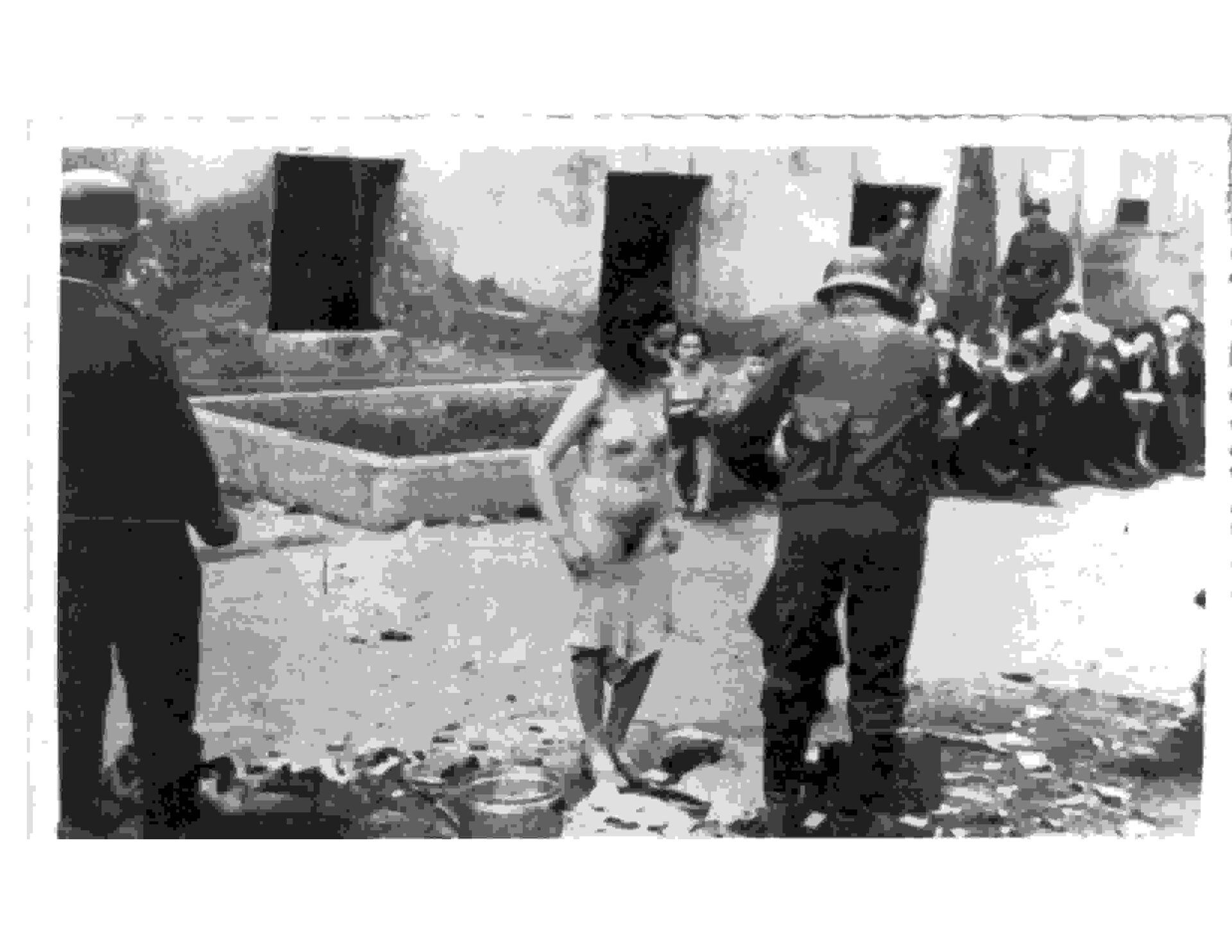 RG-25.02.08,  A naked woman and two German soldiers on the street, Warsaw ghetto_01.jpg