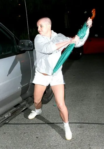 rs-102569-053_britney_umbrella.webp