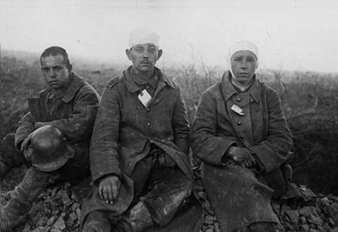 rsz_15919634-7237207-in_another_shot_three_soldiers_two_of_them_with_head_injuries_lo-m-62_156...jpg