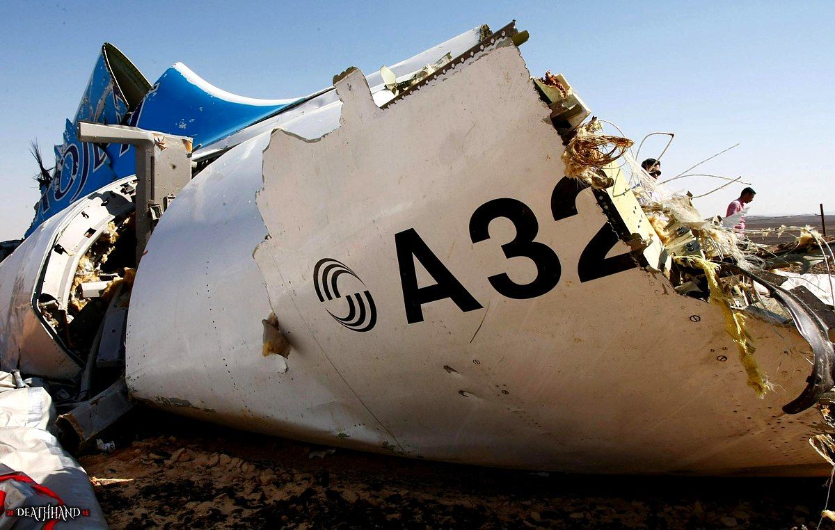 russian-passenger-jet-breaks-up-crashes-in-desert-10-Sinai-EG-oct-31-15.jpg