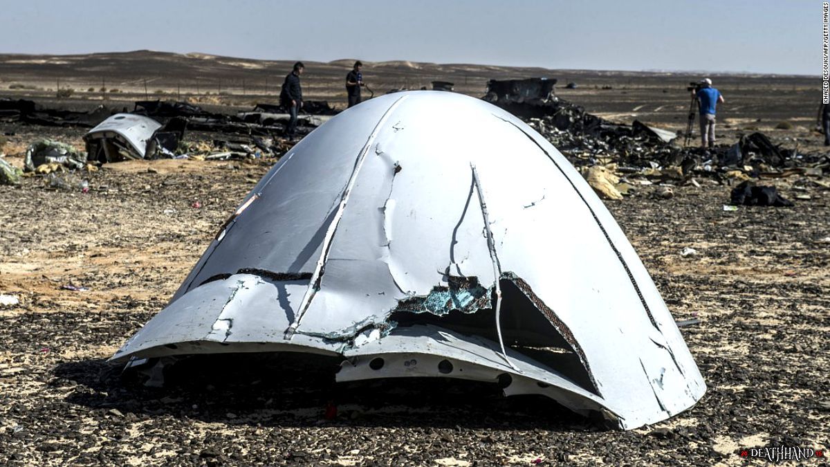 russian-passenger-jet-breaks-up-crashes-in-desert-11-Sinai-EG-oct-31-15.jpg