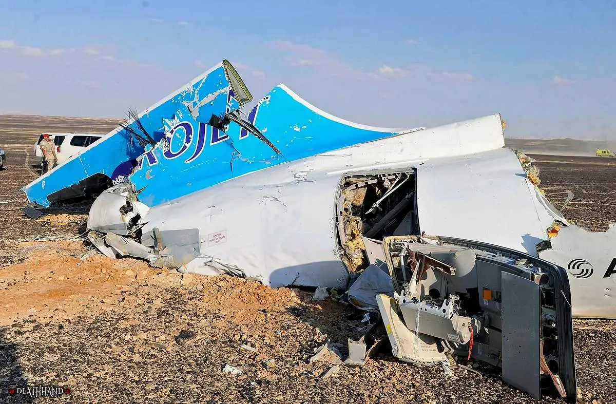 russian-passenger-jet-breaks-up-crashes-in-desert-12-Sinai-EG-oct-31-15.webp