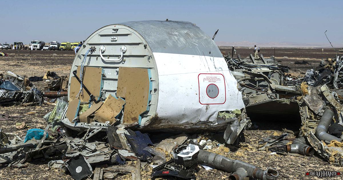 russian-passenger-jet-breaks-up-crashes-in-desert-13-Sinai-EG-oct-31-15.jpg