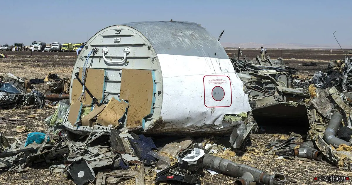 russian-passenger-jet-breaks-up-crashes-in-desert-13-Sinai-EG-oct-31-15.webp