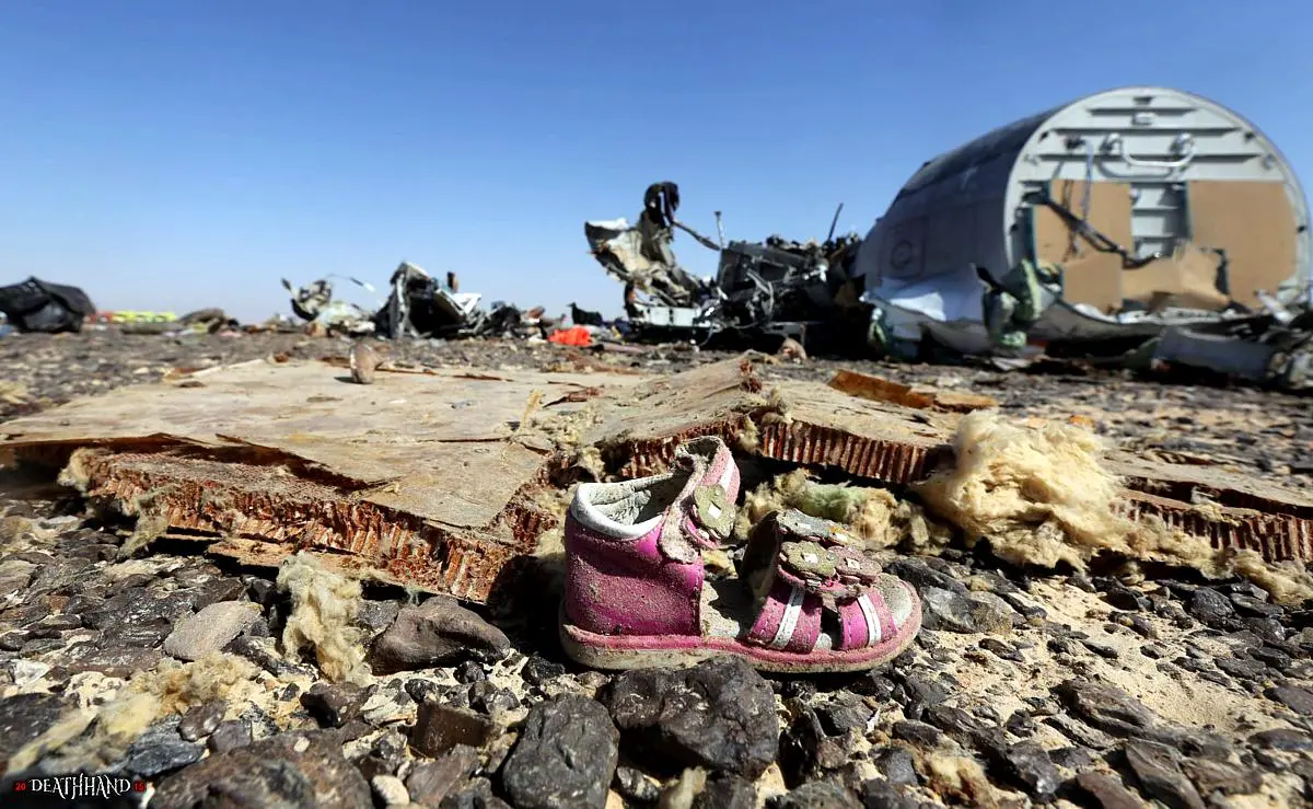 russian-passenger-jet-breaks-up-crashes-in-desert-15-Sinai-EG-oct-31-15.webp