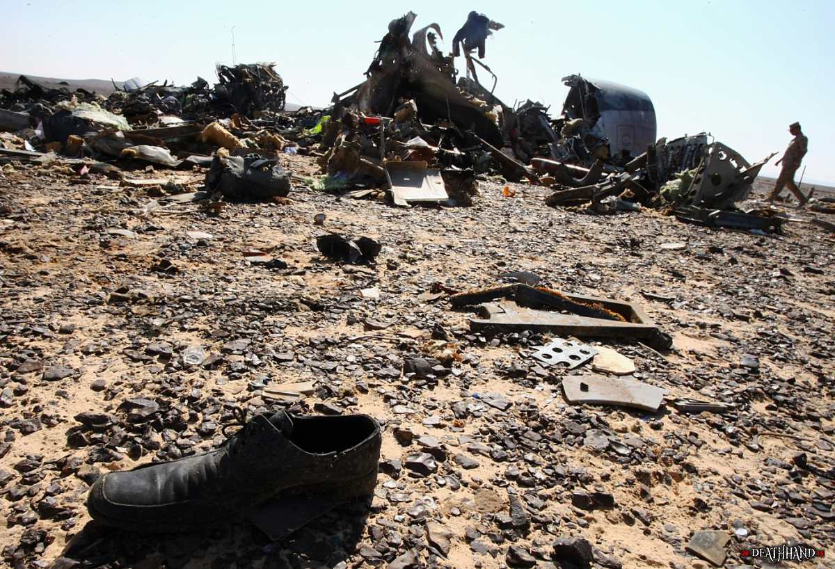 russian-passenger-jet-breaks-up-crashes-in-desert-17-Sinai-EG-oct-31-15.jpg