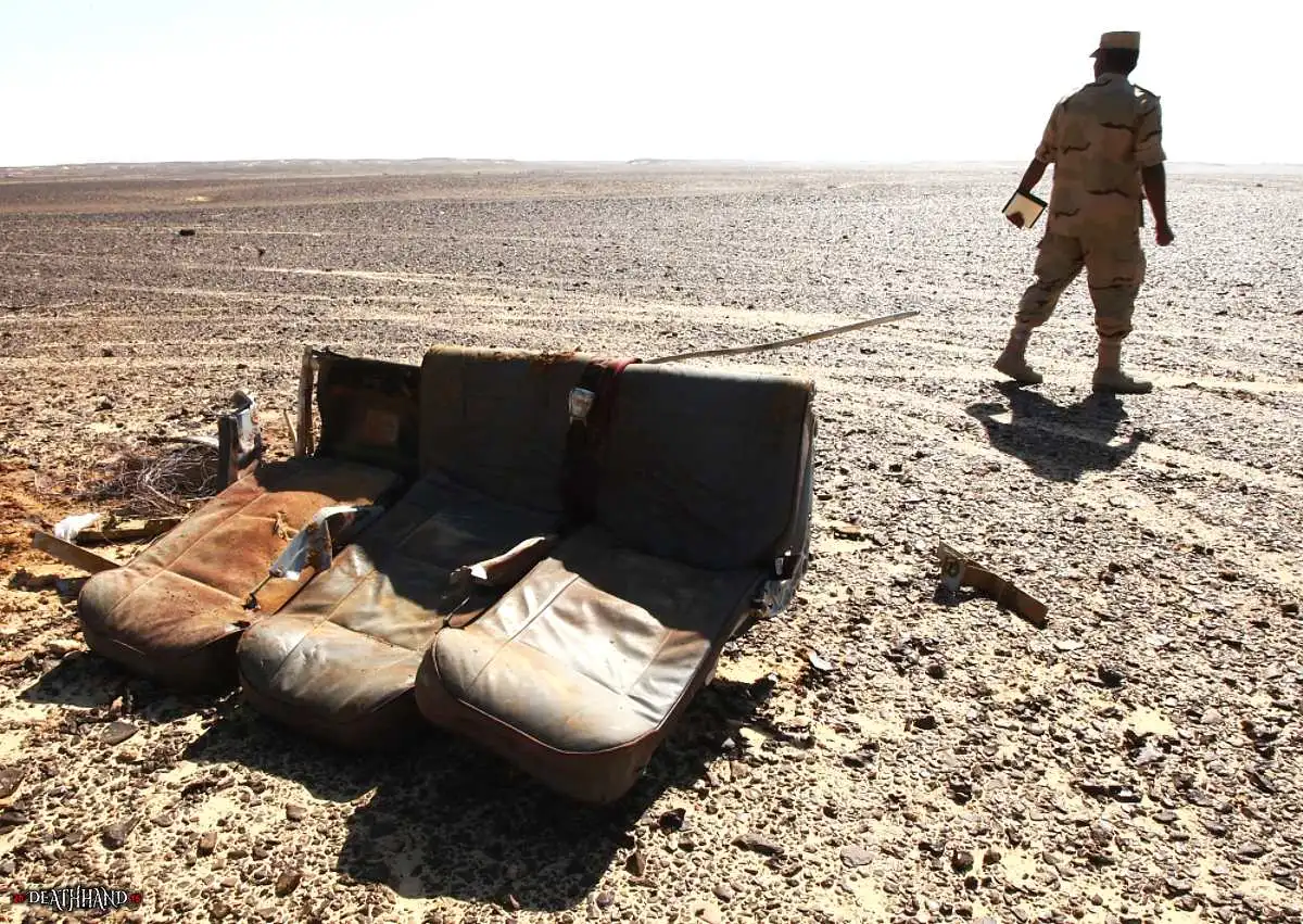 russian-passenger-jet-breaks-up-crashes-in-desert-18-Sinai-EG-oct-31-15.webp