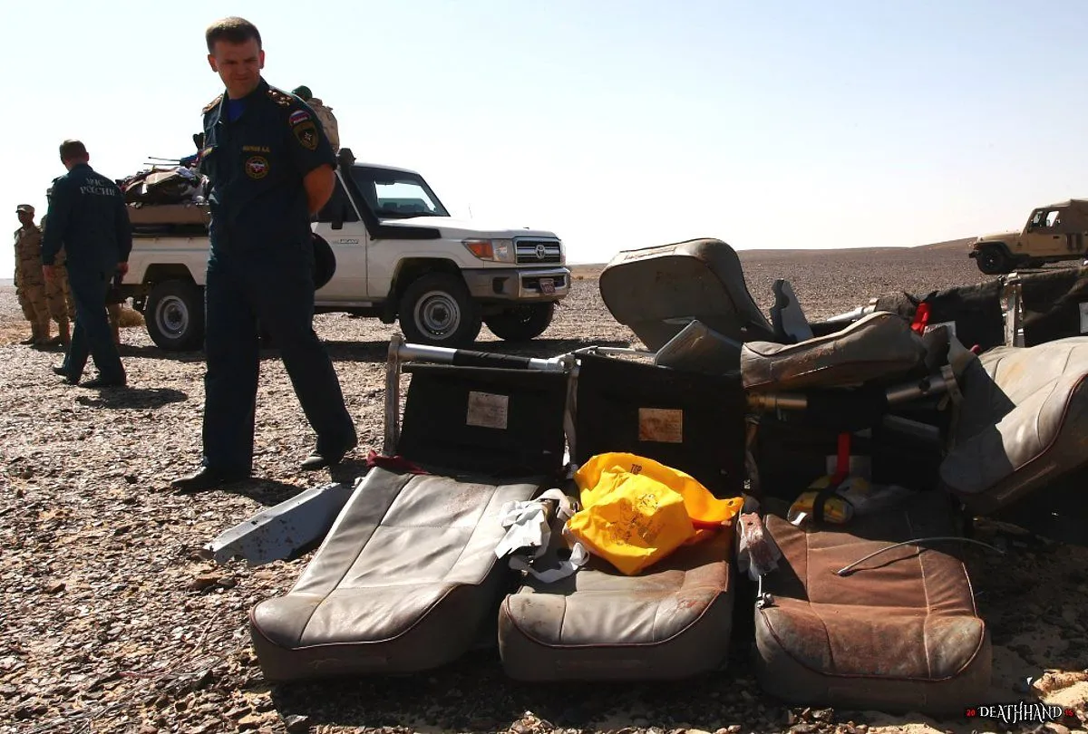 russian-passenger-jet-breaks-up-crashes-in-desert-19-Sinai-EG-oct-31-15.webp