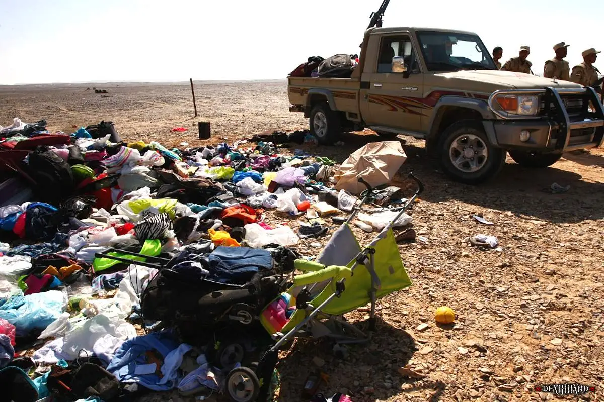 russian-passenger-jet-breaks-up-crashes-in-desert-20-Sinai-EG-oct-31-15.webp